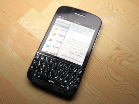 Ảnh dựng BlackBerry X10 xuất hiện trước lễ công bố