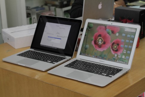 Ảnh so sánh MacBook Pro Retina 13 và MacBook Air