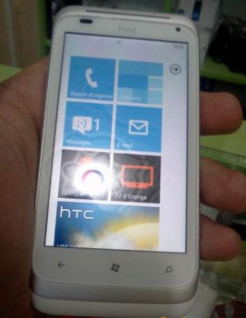Ảnh thực tế HTC Omega chạy Windows Phone Mango