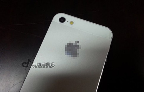 Ảnh thực tế iPhone 5 màu trắng ở Trung Quốc