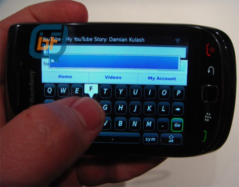 BlackBerry 9800 màn hình cảm ứng và bàn phím trượt