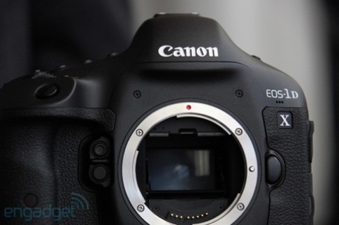 Canon EOS-1D X có thể kết thúc cuộc đua số ‘chấm’