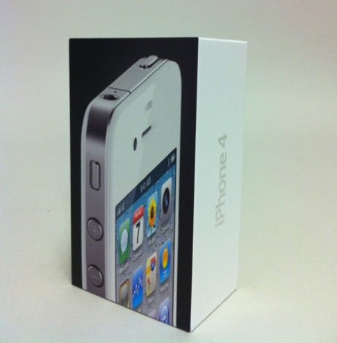 ‘Đập hộp’ iPhone 4 trắng tinh khôi