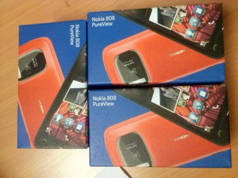 ‘Đập hộp’ Nokia 808 PureView