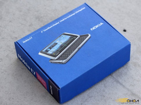 ‘Đập hộp’ Nokia E7 chính hãng