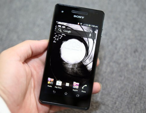 ‘Đập hộp’ smartphone chống nước mới nhất của Sony