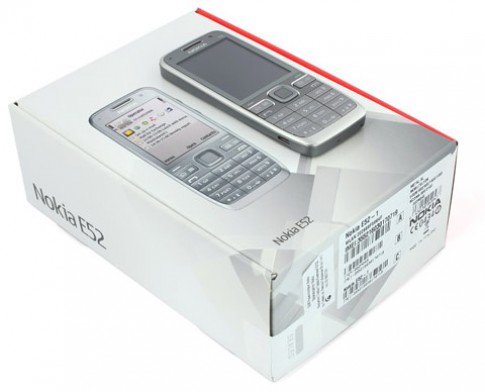 ‘Đập hộp’ smartphone siêu mỏng Nokia E52