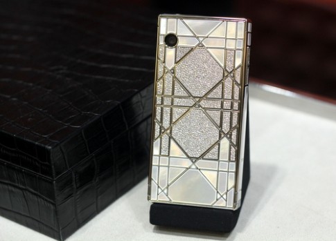 Điện thoại siêu sang giá hơn 3 tỷ đồng của Dior ở Việt Nam
