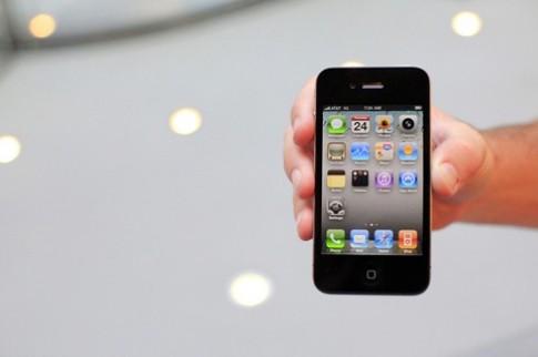 Email của Steve Jobs về lỗi sóng iPhone 4 là giả mạo