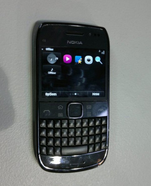 Hình ảnh Nokia E6 tiếp tục xuất hiện