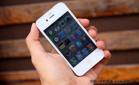Hôm nay, iPhone 4 màu trắng lên kệ