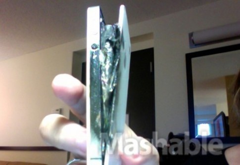 iPhone 4 bị cháy khi đang sạc