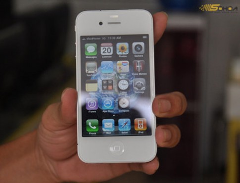 iPhone 4 màu trắng ‘lạ’ 64GB tại VN