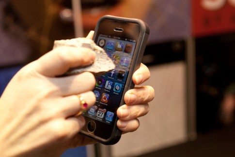 iPhone mới sẽ dùng kính sapphire