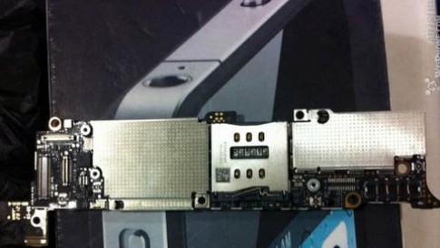 Lộ ảnh bo mạch chủ iPhone 5 với tin đồn hỗ trợ mạng 4G