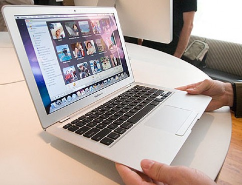 MacBook Air ‘hoãn’ xuất xưởng