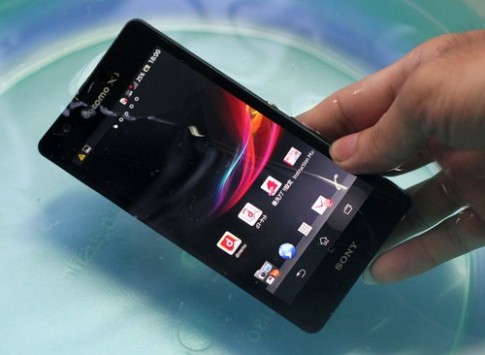 ‘Mở hộp’ Sony Xperia ZR - smartphone chụp hình dưới nước