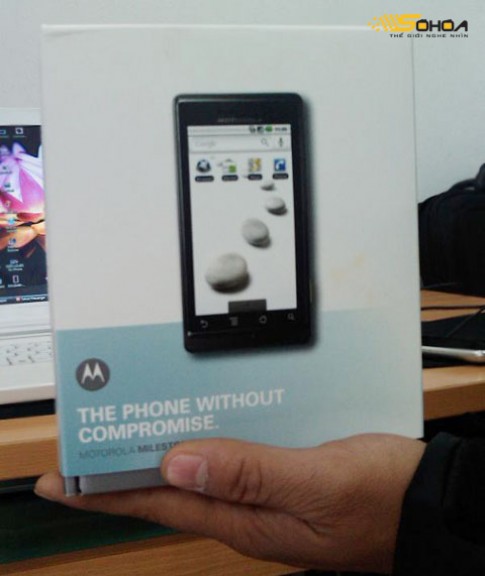Motorola Milestone về VN giá hơn 17 triệu