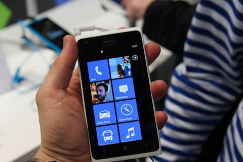 Nokia Lumia 900 bản quốc tế bắt đầu cho đặt hàng