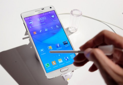 Samsung Galaxy Note 4 giá chính hãng 17,99 triệu đồng