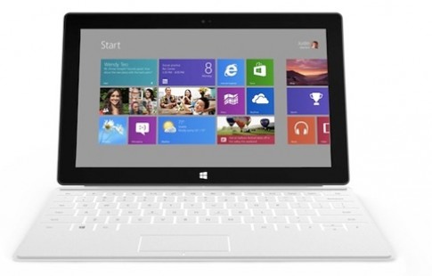 Tablet Surface được bán cùng Windows 8 vào 26/10