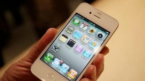 Teen bán vỏ iPhone 4 màu trắng bị Apple kiện