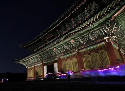 Tour ‘đột nhập’ cung điện Hàn Quốc vào ban đêm