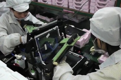 Video công nhân sản xuất iPad tại nhà máy Foxconn