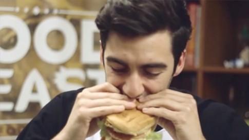 Ăm hamburger như thế nào mới là đúng cách?