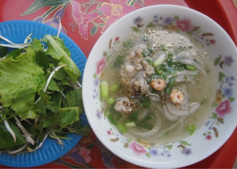 Bánh canh bột lọc - món ăn biến tấu của miền Trung