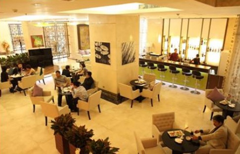 Buffet quốc tế tại Candeo Hotels Hanoi