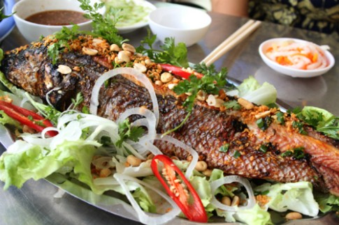 Cá lóc nướng trui đặc sản miền quê Nam Bộ