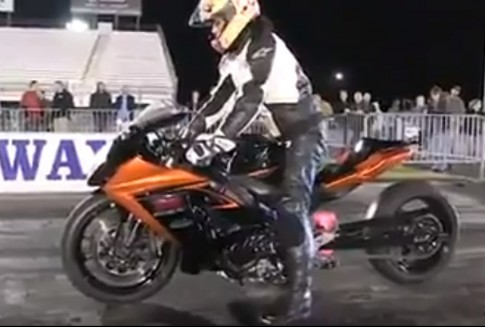 [Clip] Hot girl biker dợt xe quá đã