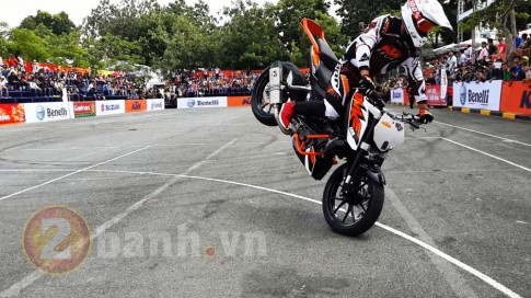 [ Clip ] Stunt KTM Duke 125 tại VietNam Motorbike Festival 2014
