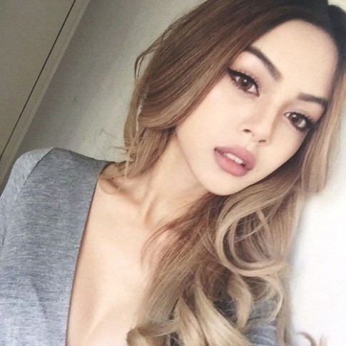 Gợi ý những thỏi son nude chuẩn da nâu môi dày của Lily Maymac