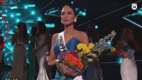 Khoảnh khắc đẹp của tình bạn ít ai nhận ra trong đêm chung kết Miss Univese 2015