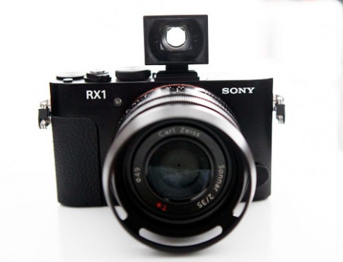 Máy ảnh compact full-frame của Sony giá gần 60 triệu