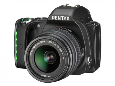Máy ảnh DSLR tích hợp đèn LED trang trí của Pentax