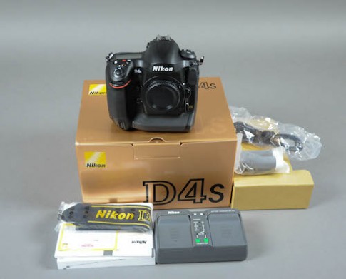 Nikon D4S về Việt Nam, giá gần 140 triệu đồng