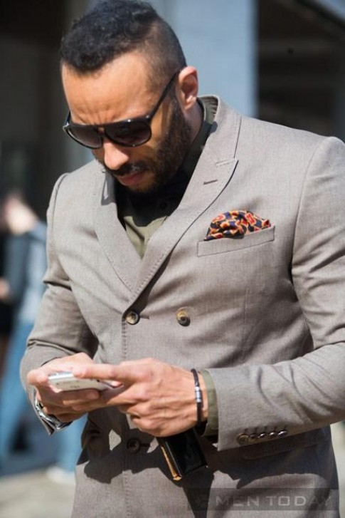 Quý ông lịch lãm với khăn vuông bỏ túi tại New York Fashion Week 2014
