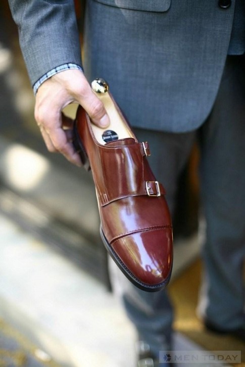 Sắm monkstrap cho tủ giày 2013