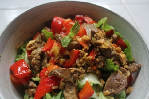 Tự làm salad mề gà