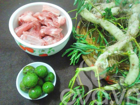 Canh sườn nấu sấu ngon cơm