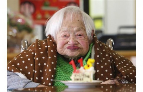 Cụ bà 116 tuổi vẫn đẹp vì ăn nhiều sushi