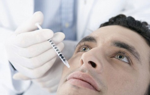 Hàng ngàn đàn ông nước Anh ‘lén’ đi tiêm botox