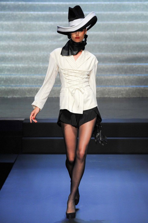 Jean Paul Gaultier mở “đại tiệc” chia tay thời trang ứng dụng