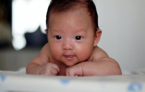 Lộ ảnh quý tử 2 tháng tuổi của Đan Lê