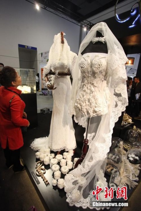 Váy cưới 3D hứa hẹn khiến mọi cô dâu mê đắm