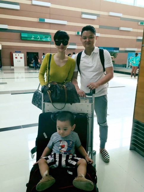 Con trai Trà My Idol hào hứng đi du lịch cùng bố mẹ