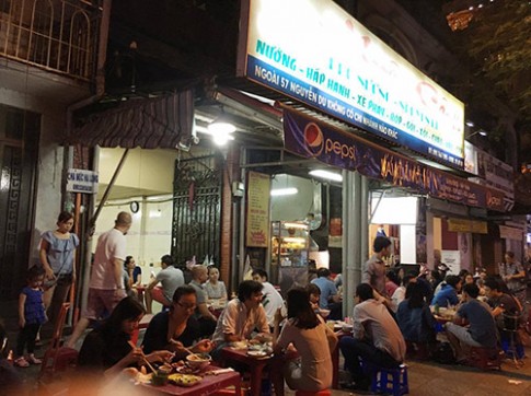 Hàng chân gà nướng được nhiều sao yêu thích ở Sài Gòn